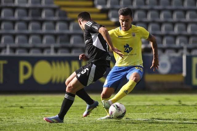 Lobos têm dominado o encontro e estão em superioridade numérica devido à expulsão de José Fonte (Foto: Paulo Novais/LUSA)