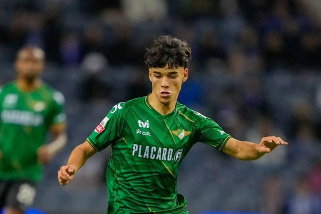 Afonso Assis estreou-se no ano passado pela equipa principal do Moreirense, em jogo frente ao FC Porto, no Estádio do Dragão - Foto: Moreirense