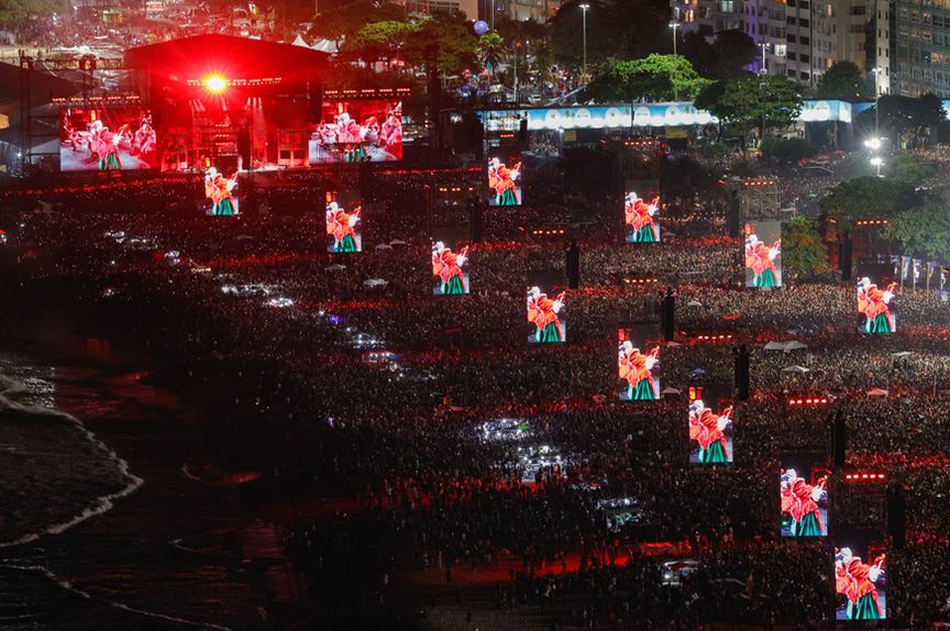 Dois milhões de pessoas encheram praia de Copacabana para ver Lady Gaga