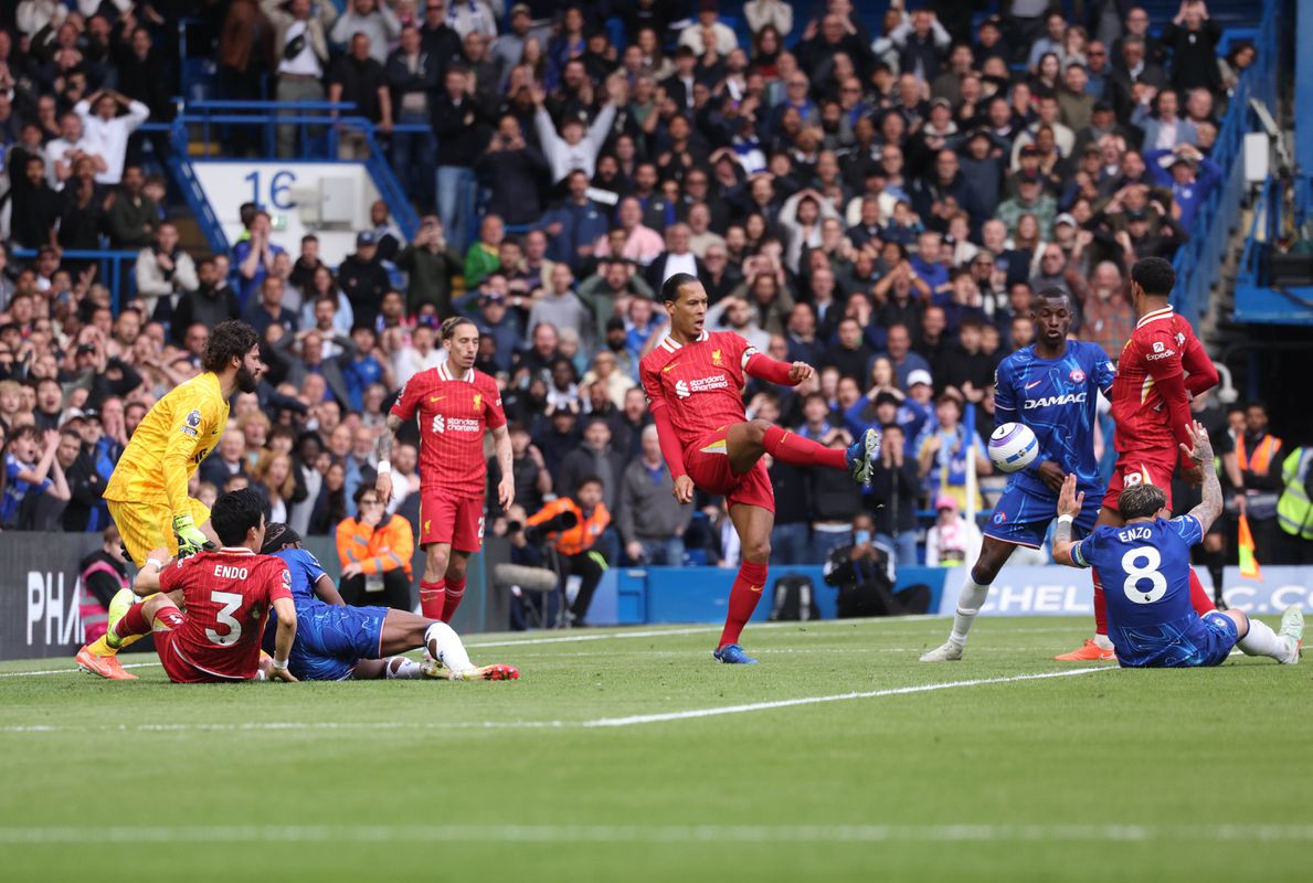 Premier League: Chelsea puniu um Liverpool de ressaca