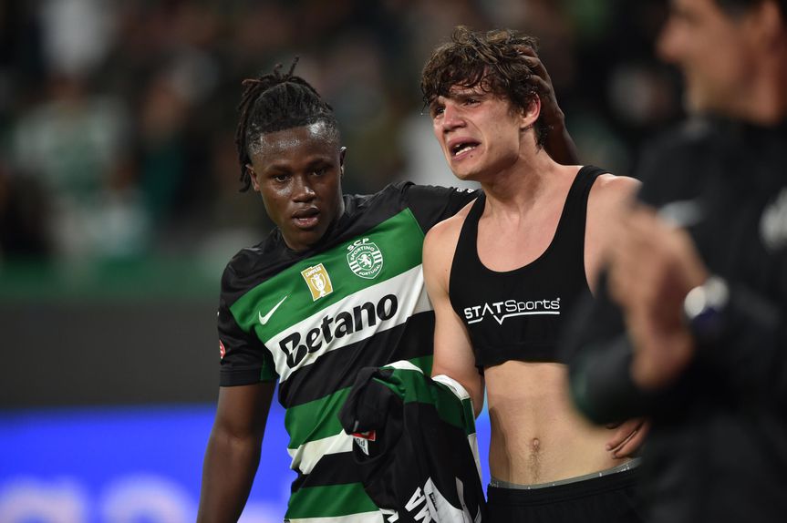 Eduardo Quaresma celebra golo com Quenda