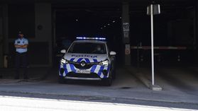 Homem de 24 anos baleado à porta de bar no Porto