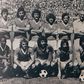 Imagem da equipa do Benfica campeã em 1974/1975. Em cima, da esquerda para a direita: Nené, Toni, Vítor Batista, Diamantino, Simões, Pavic (treinador) e Moinhos; em baixo pela mesma ordem: Messias, Artur, Humberto Coelho, Barros e Bento