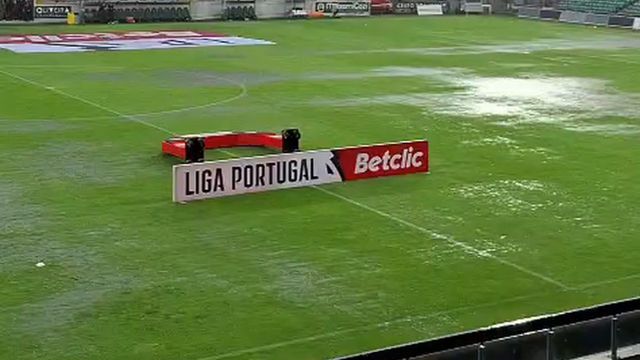 Rio Ave-Estrela da Amadora atrasado devido à chuva
