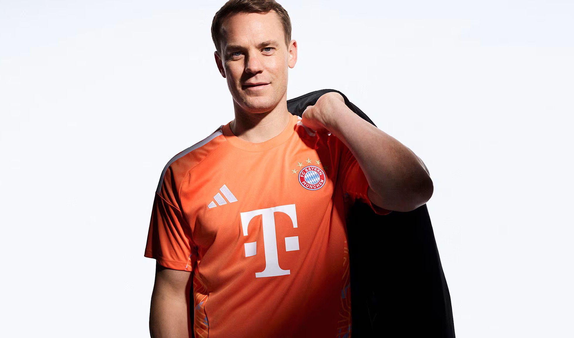 A nova camisola de Neuer para a próxima época - Foto: Bayern/Adidas