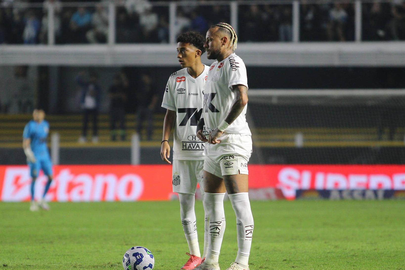Neymar ao lado de Robinho Júnior pelo Santos