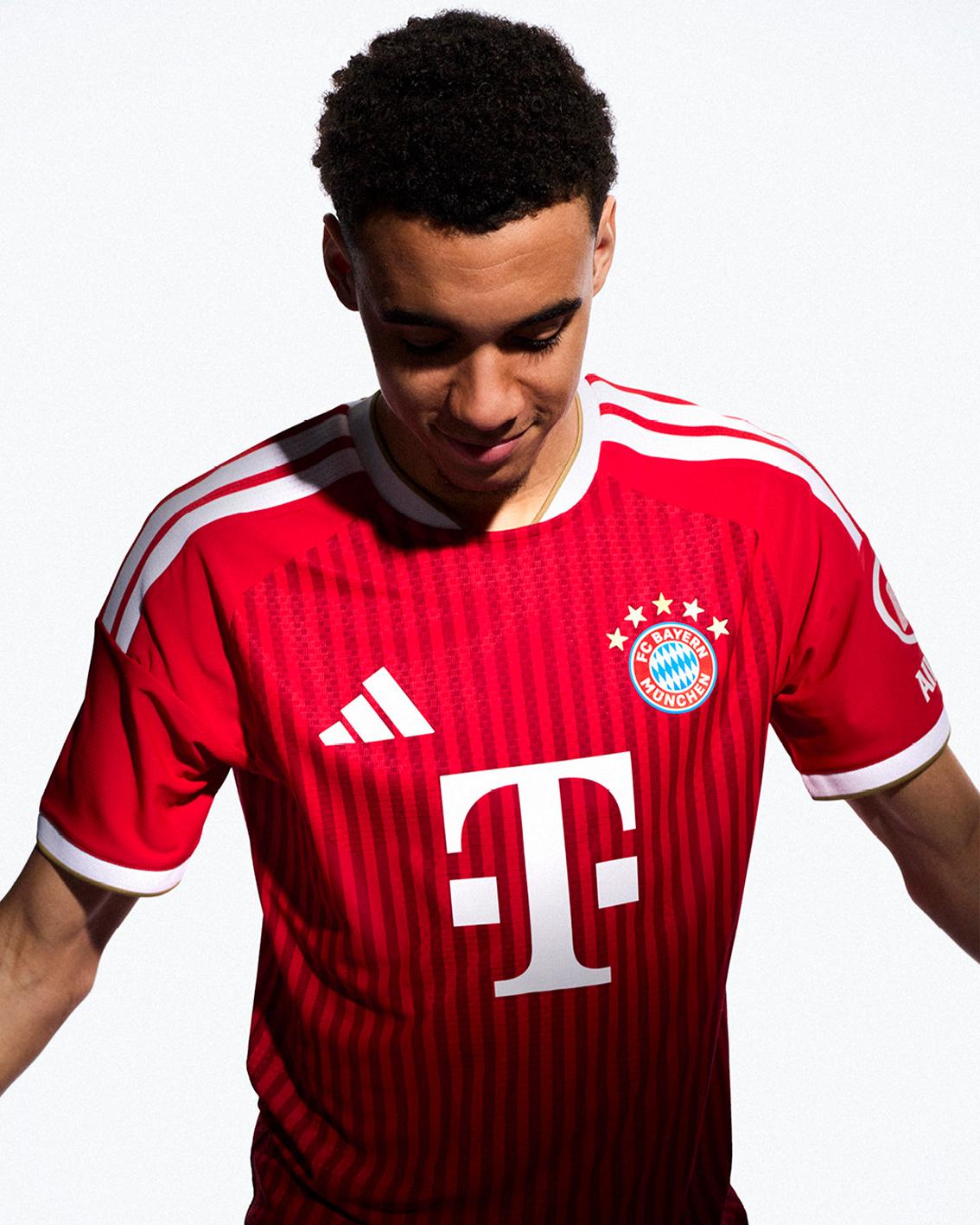 Musiala com a camisola do Bayern para 2026/27 - Foto: Bayern/Adidas