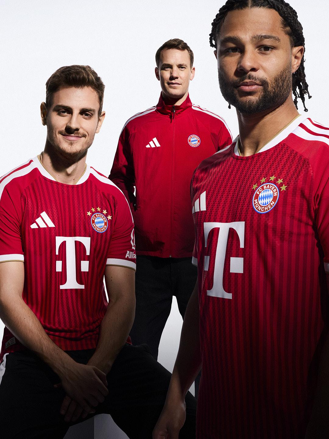 Stanisic, Neuer e Gnabry exibem equipamento para 2026/27 - Foto: Bayern/Adidas