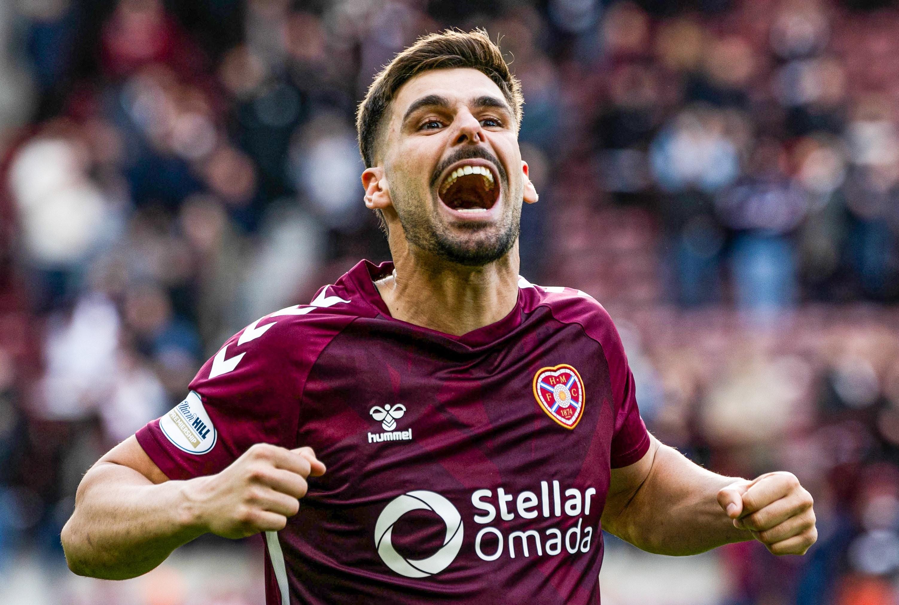 Escócia - Cláudio Braga lidera revolta do Hearts que lidera com três pontos de vantagem para o Celtic a três jornadas do fim