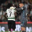 Charles foi impotente para travar a goleada (1-5) em Alvalade — Foto: MIGUEL NUNES