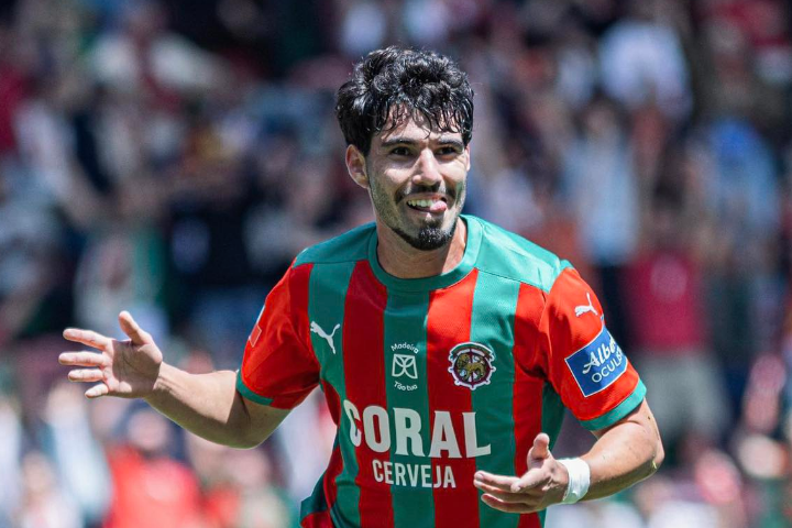 Francisco Gomes nunca vestiu outra camisola que não a do Marítimo e tem brilhado nos insulares — Foto: Marítimo