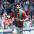 Francisco Gomes nunca vestiu outra camisola que não a do Marítimo e tem brilhado nos insulares — Foto: Marítimo