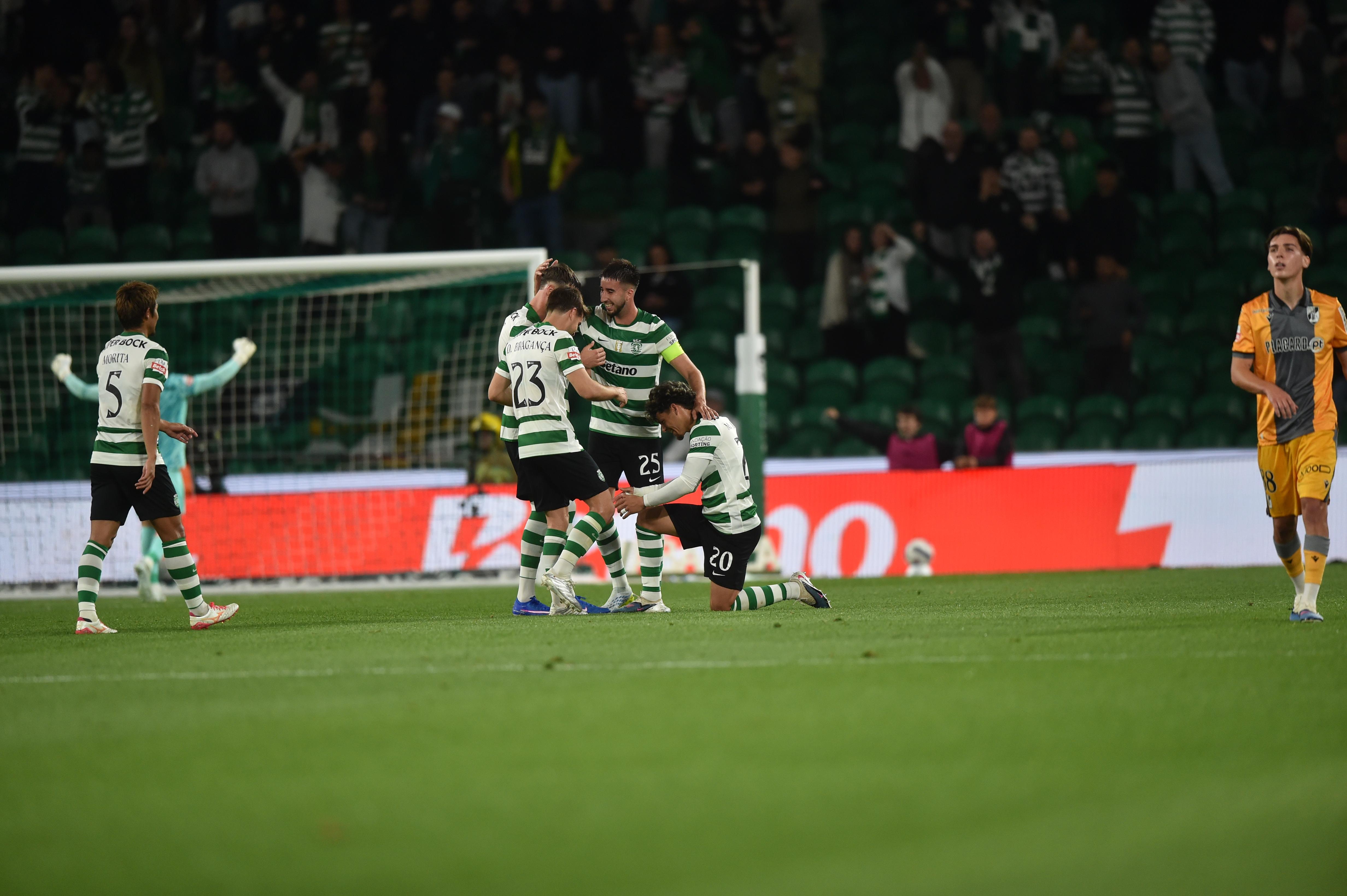 Jogadores do Sporting festejam golo ao V. Guimarães - Foto: Miguel Nunes