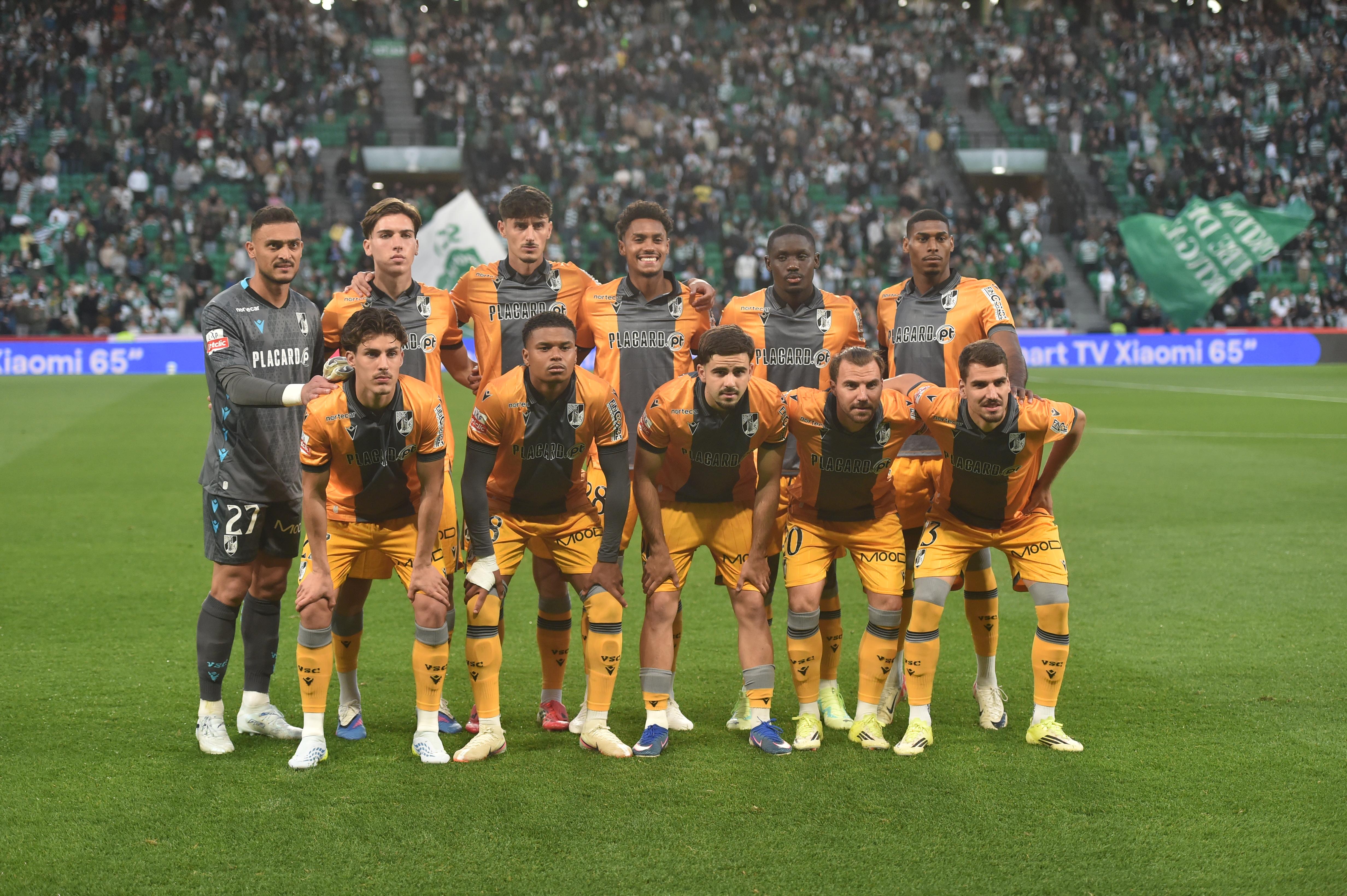 A equipa do V. Guimarães que defrontou o Sporting em Alvalade - Foto: Miguel Nunes