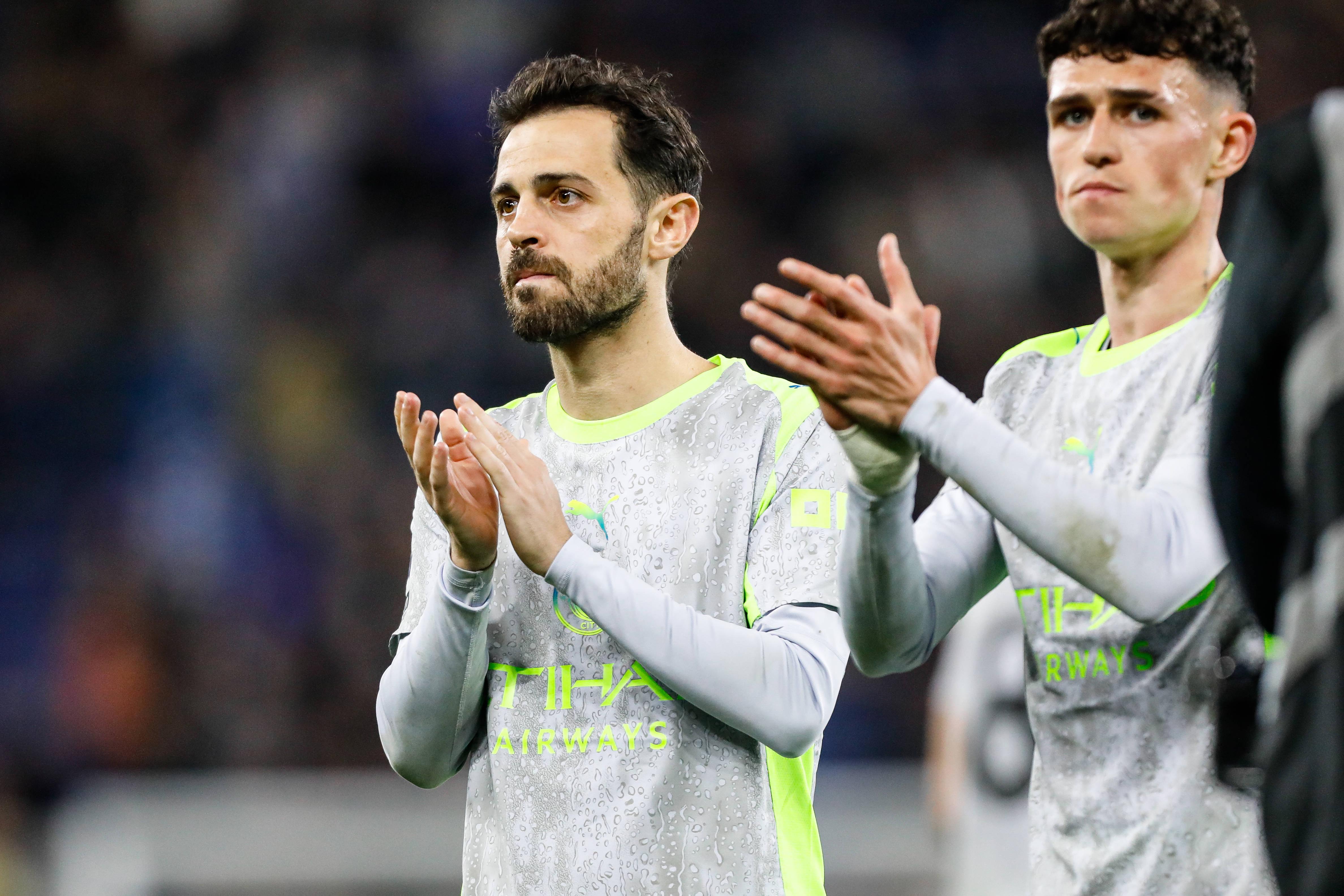 Bernardo Silva a aplaudir os adeptos do Manchester City