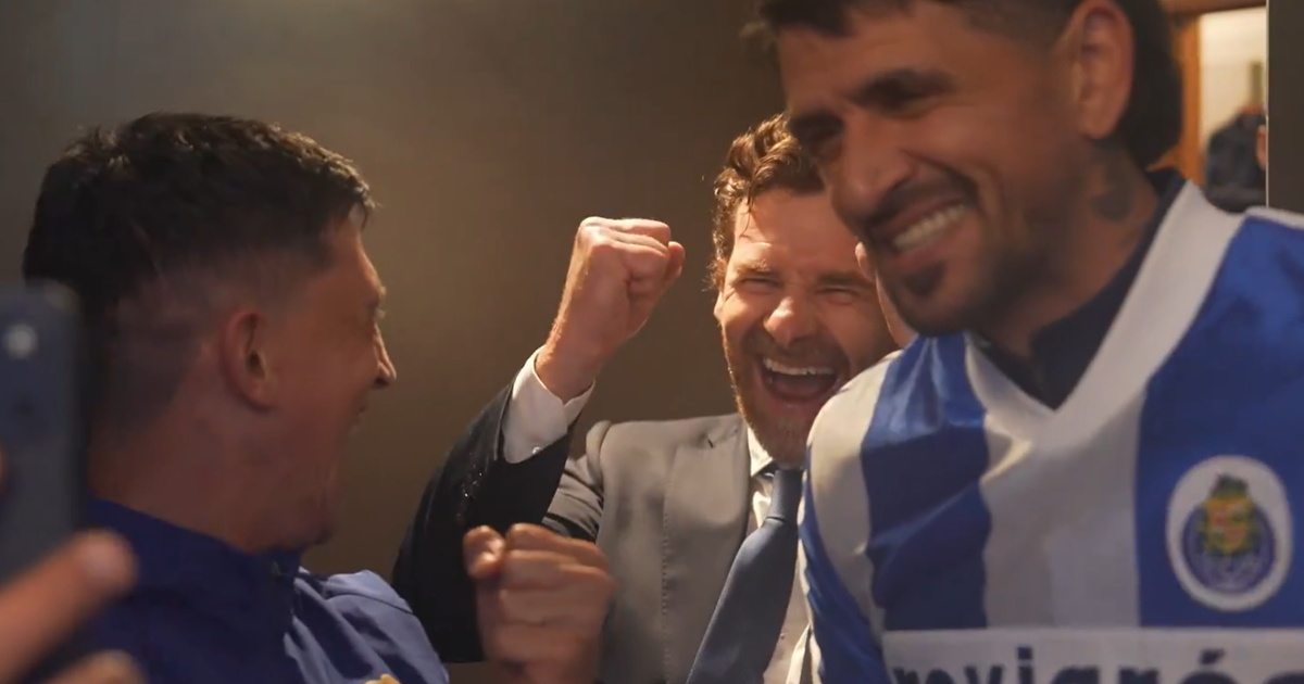 Convidado especial 'entrou' no balneário do FC Porto para festejar o título (vídeo)
