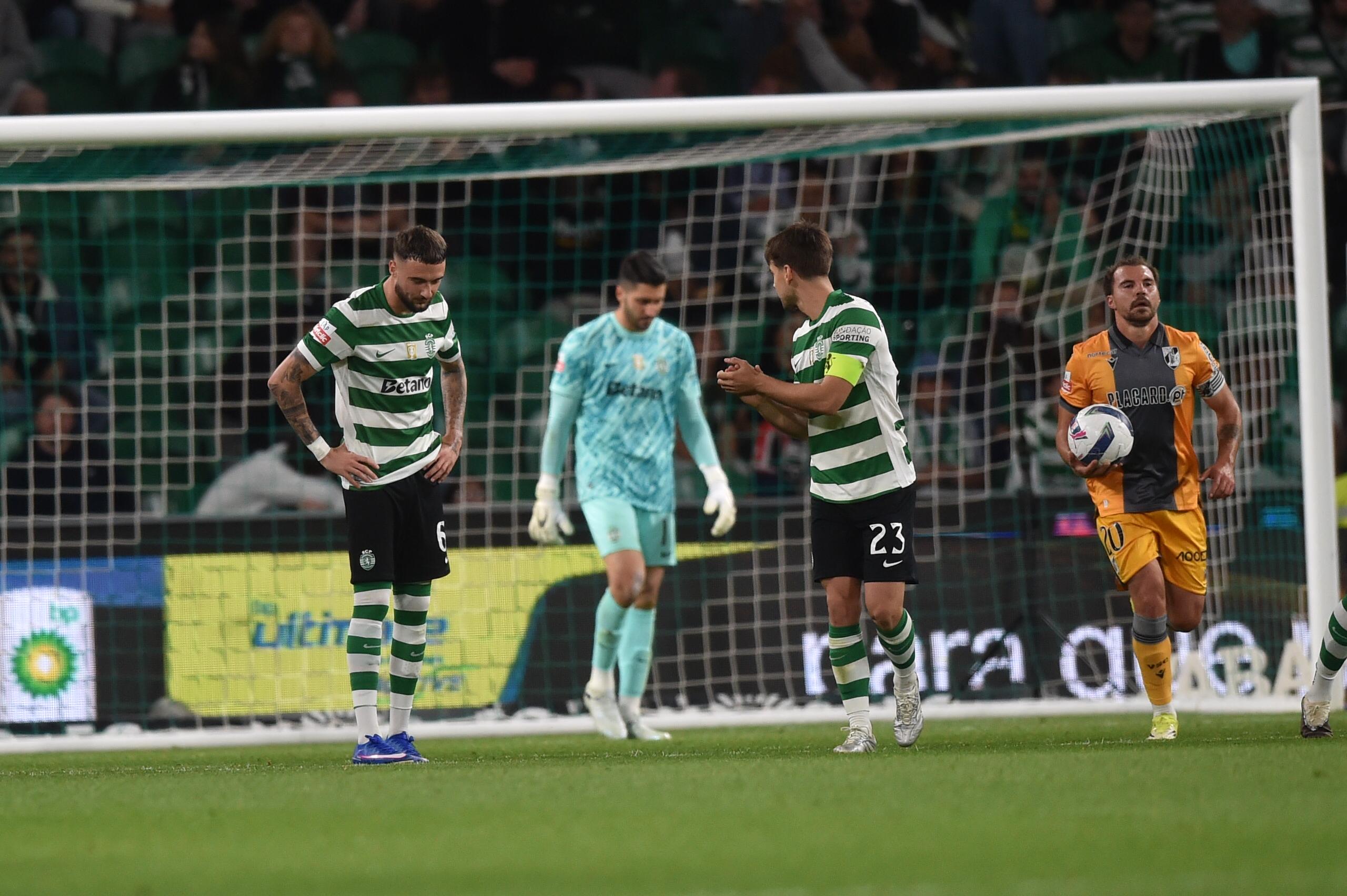 Debast 'traiu' Rui Silva e marcou um autogolo - Foto: Miguel Nunes