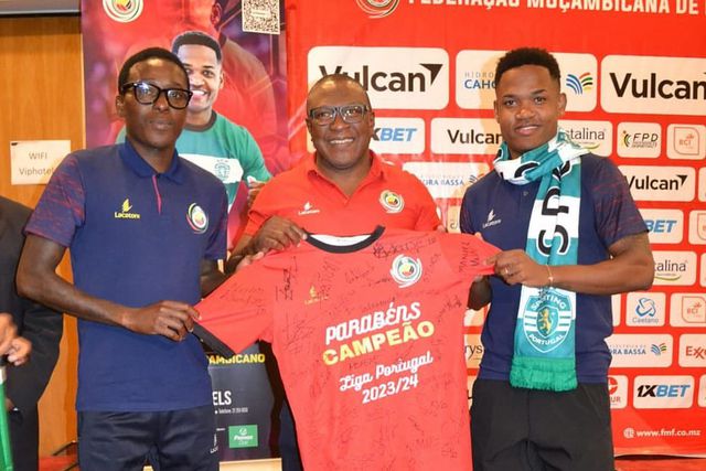 Geny Catamo homenageado na chegada a Moçambique