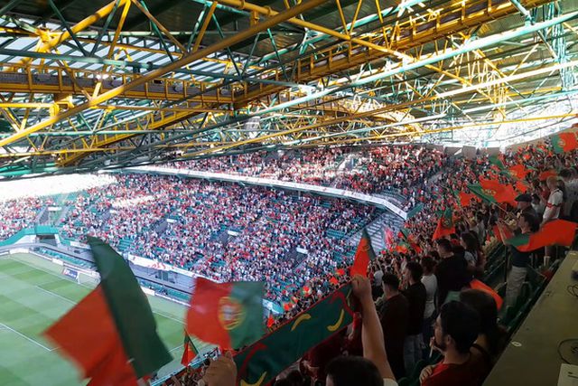Arrepia sempre: 'A Portuguesa' antes do jogo em Alvalade