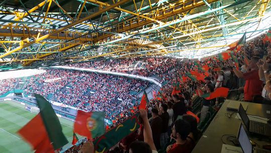 Arrepia sempre: 'A Portuguesa' antes do jogo em Alvalade