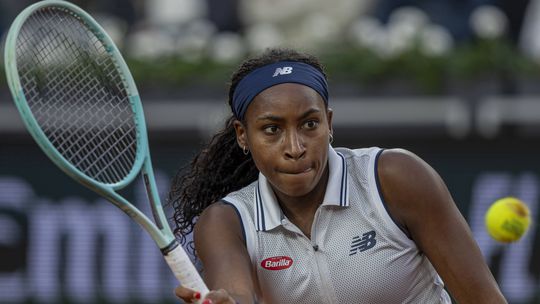 Coco Gauf bate Ons Jabeur e está nas ‘meias’ de Roland Garros