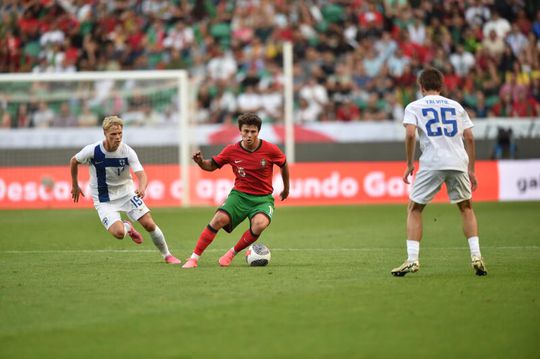 João Neves: «Selecionador pede-me qualidade que tenho no Benfica»