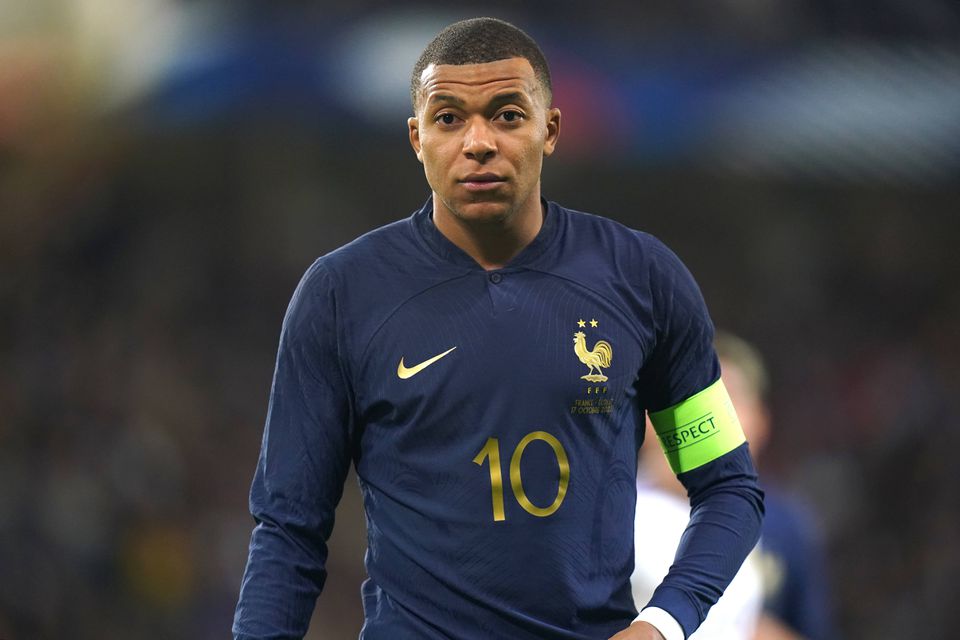 Mbappé: «PSG disse-me que não ia jogar mais, Luis Enrique e Luís Campos salvaram-me»