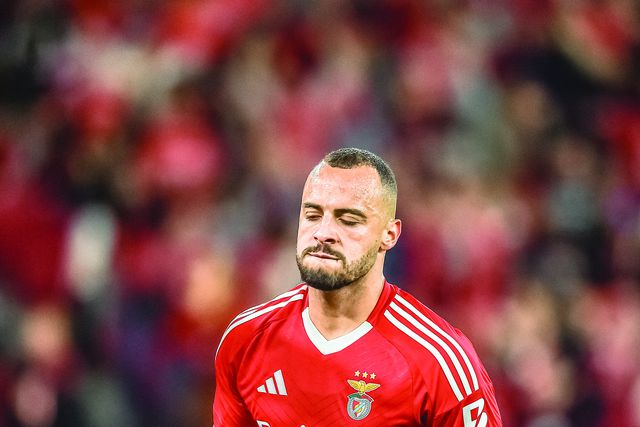 Arthur Cabral, 27 anos, não conseguiu afirmar-se como titular no Benfica