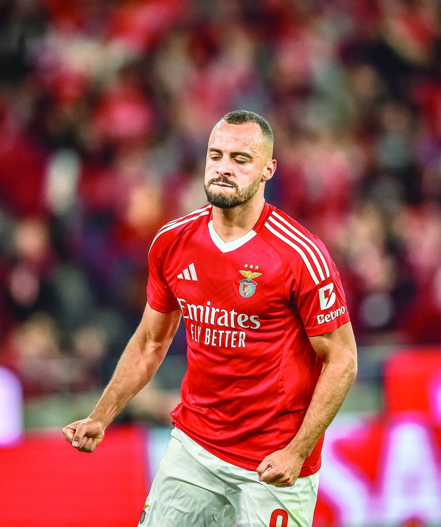 Arthur Cabral, 27 anos, não conseguiu afirmar-se como titular no Benfica