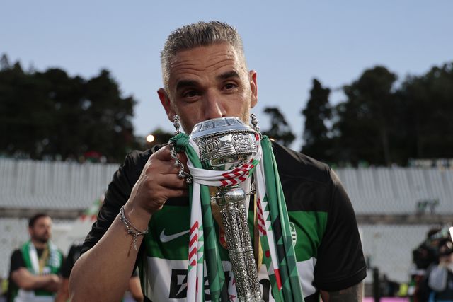 Rui Borges a festejar a conquista da Taça de Portugal, que juntou ao campeonato