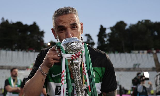 Rui Borges a festejar a conquista da Taça de Portugal, que juntou ao campeonato