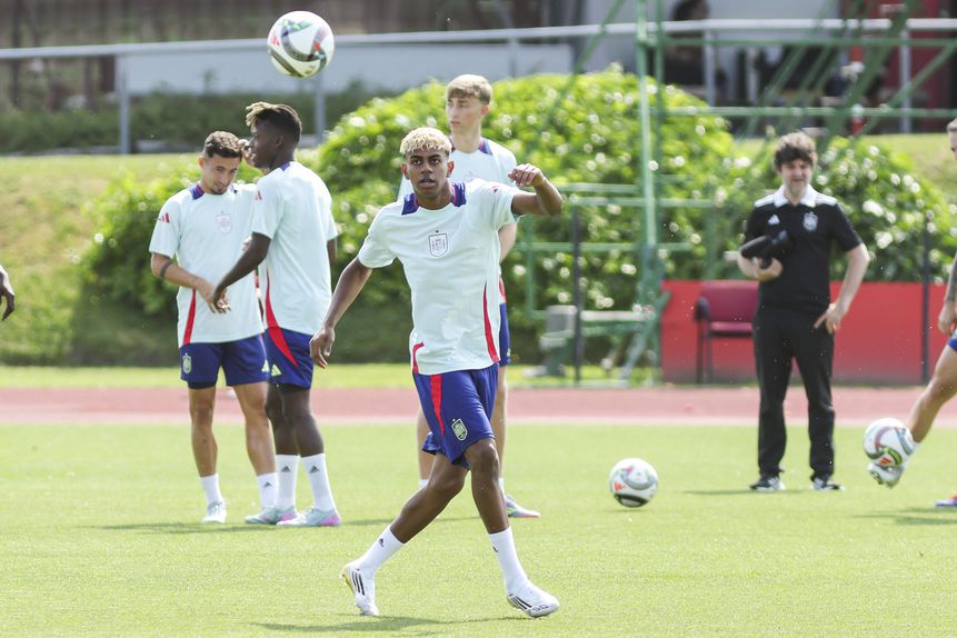 Espanha, de Lamine Yamal, vencedora da edição anterior da Liga das Nações, defronta a França nas meias-finais