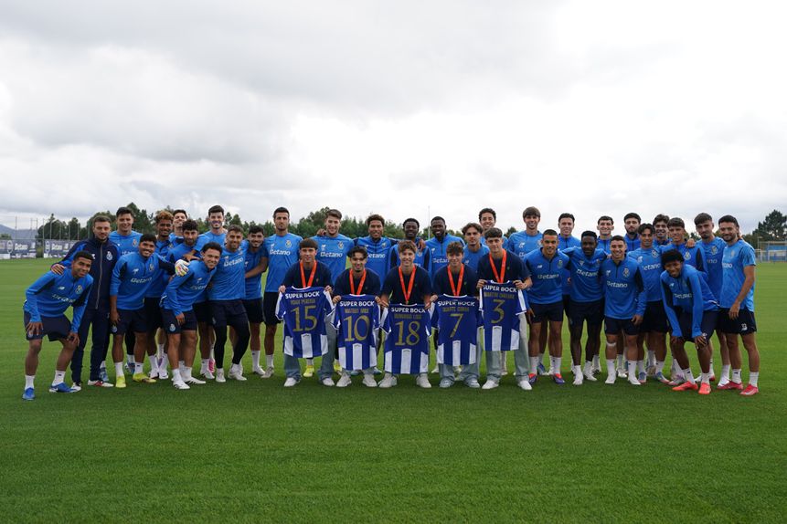 Plantel recebeu campeões europeus de sub-17