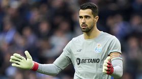 Diogo Costa no onze do ano da Liga