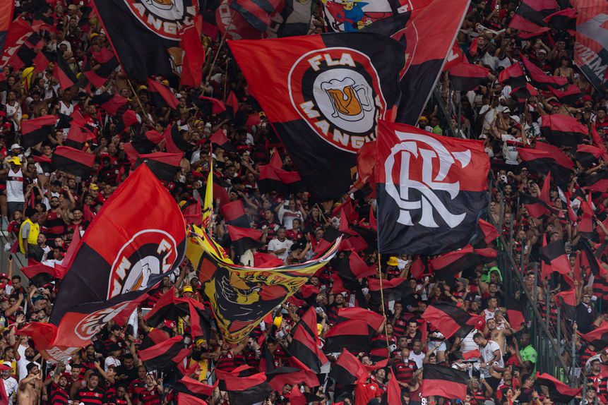 Adeptos do Flamengo adotaram o Urubu como mascote oficial (IMAGO)