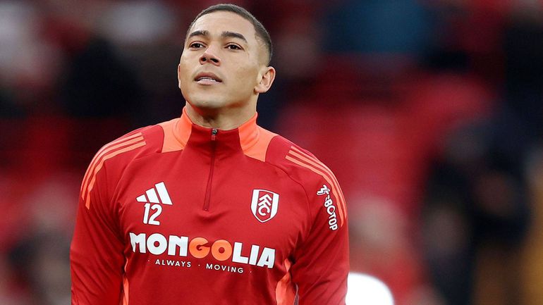 Duas caras conhecidas na lista de 13 jogadores que estão de saída do Fulham