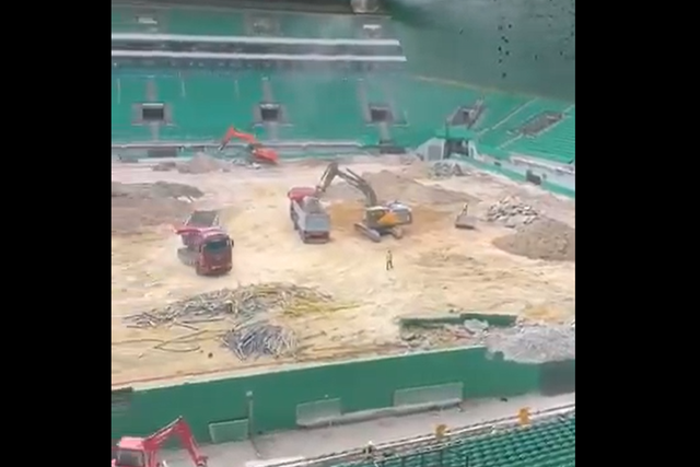 Sporting: relvado de Alvalade... invadido por gruas e camiões