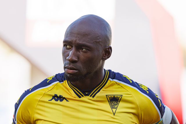 Estoril oficializa saída de Mangala