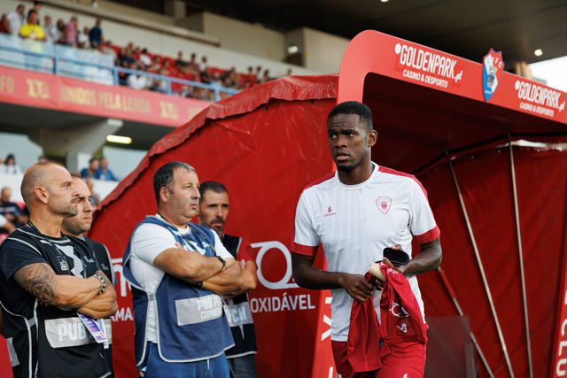 Tondela: depois do empréstimo em Barcelos, Yaya Sithole está de regresso