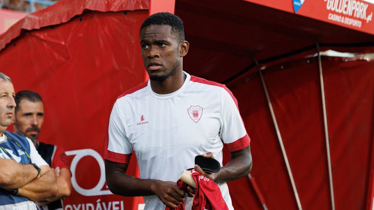 Tondela: depois do empréstimo em Barcelos, Yaya Sithole está de regresso