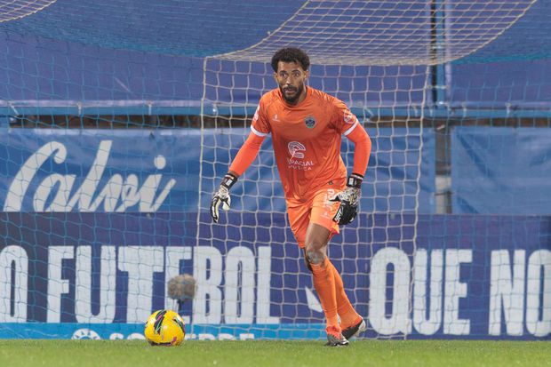 Vozinha realizou uma excelente temporada e vai continuar ao serviço dos flavienses em 2025/2026 (Foto: Chaves)