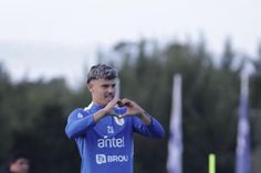 Coração de Maxi Araújo após golaço a Israel