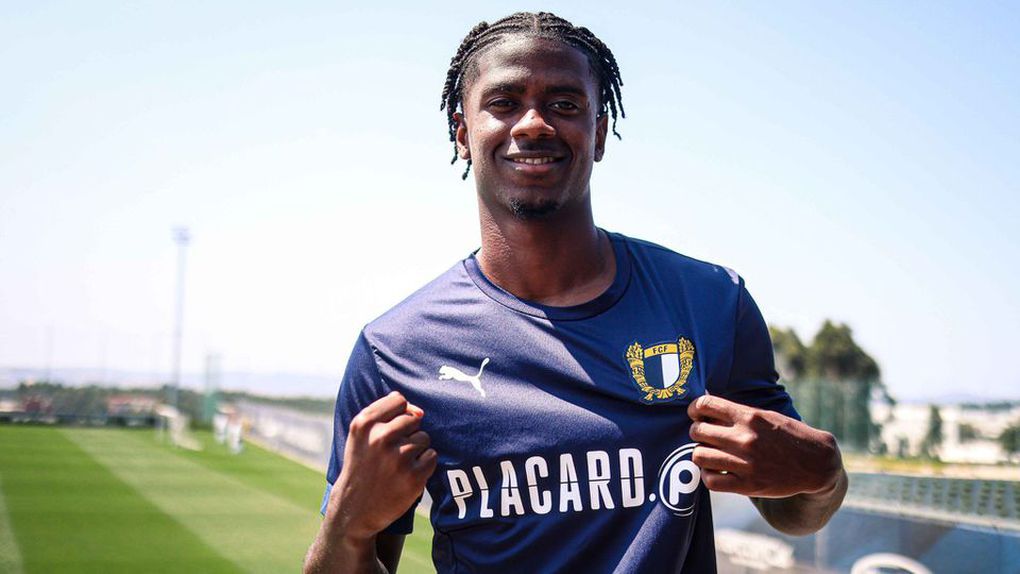 Diogo Cabral ainda não conseguiu afirmar-se na elite famalicense e pode ver abrir-se a porta da Liga 2 (Foto: Famalicão)