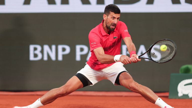 Roland Garros: Djokovic vence Zverev e defronta Sinner nas ‘meias’