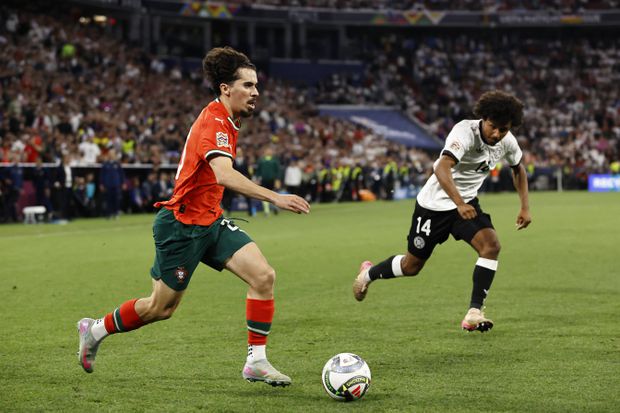 Vitinha em ação diante da Alemanha