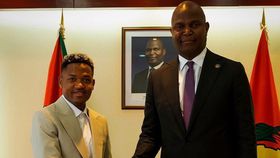Sporting: Catamo com honras de Estado em Moçambique (fotogaleria)