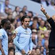 Guardiola dá indicações a Doku e Grealish