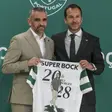 Rui Borges e Frederico Varandas na cerimónia de renovação de contrato do técnico - Foto: manuel de almeida/lusa