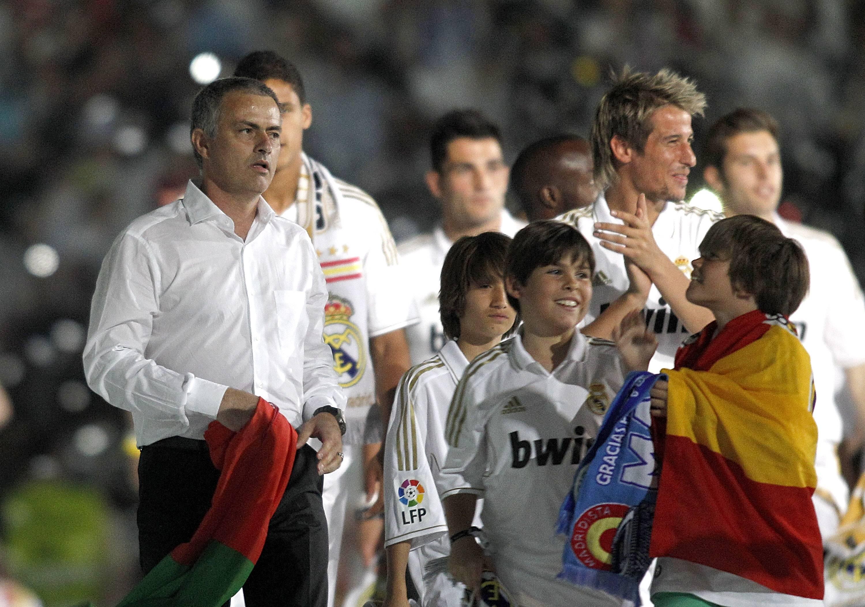 Mourinho venceu a LaLiga na segunda época no Real Madrid evitando o tetra do Barcelona de Guardiola e somando um recorde de 100 pontos e 121 golos marcados - Foto: Imago