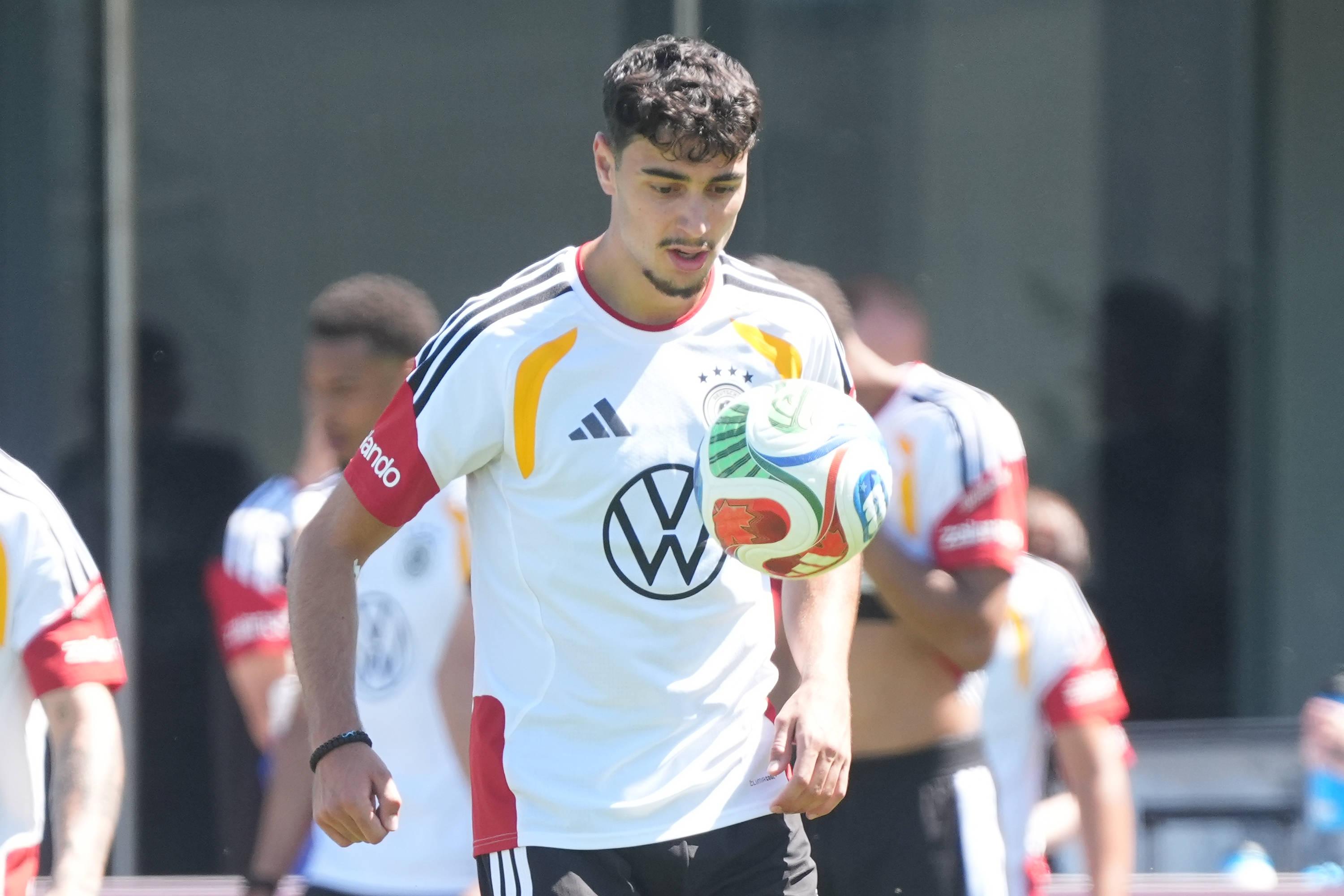 Aleksandar Pavlovic, do Bayern, tem valor de mercado de 90 milhões de euros - Foto: Imago